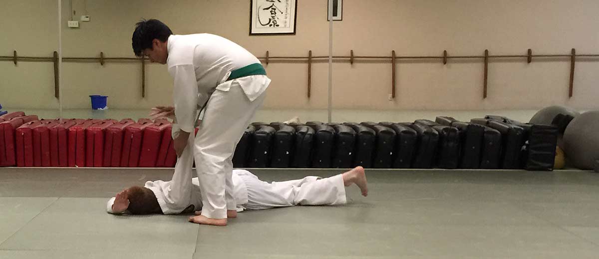 chilren practising Aikido